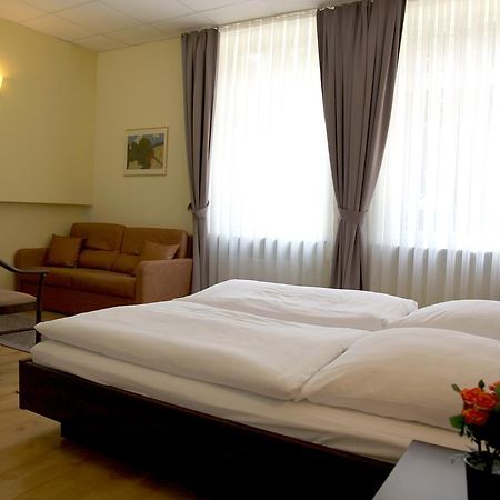 Hotel am Charlottenplatz Esslingen am Neckar Zimmer foto
