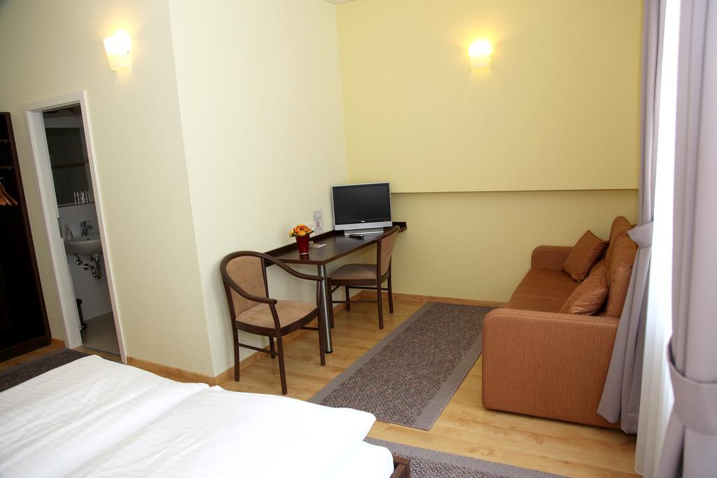 Hotel am Charlottenplatz Esslingen am Neckar Zimmer foto