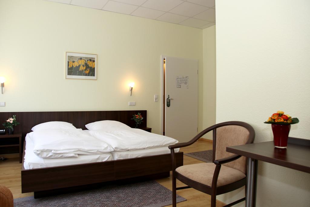 Hotel am Charlottenplatz Esslingen am Neckar Exterior foto