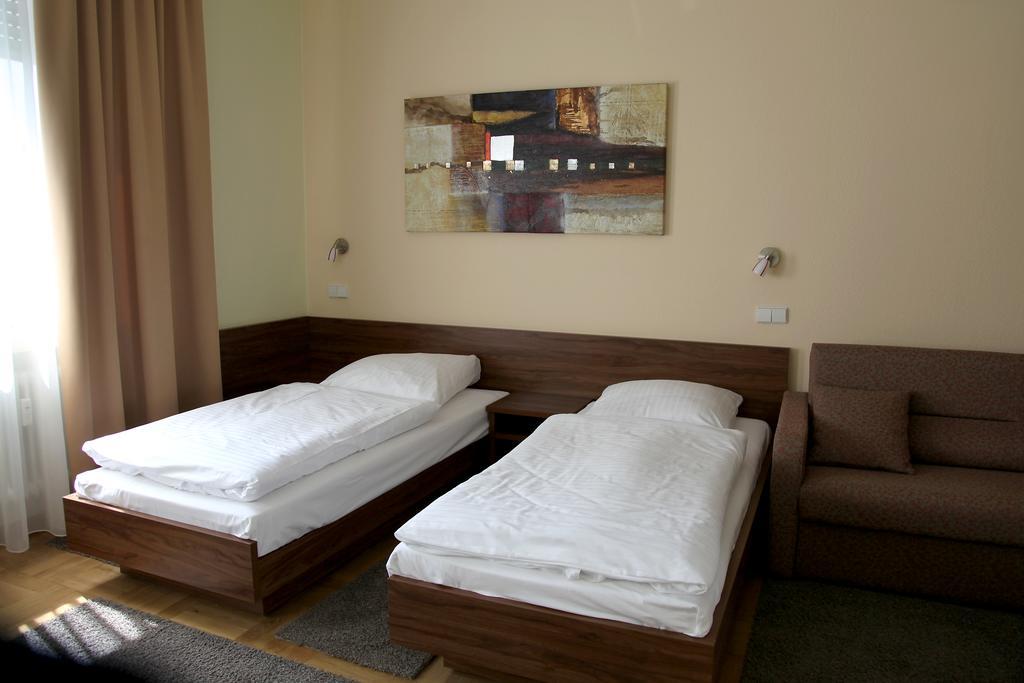 Hotel am Charlottenplatz Esslingen am Neckar Zimmer foto